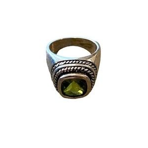Green Gem Ring With Twisted Silver and Square Facet